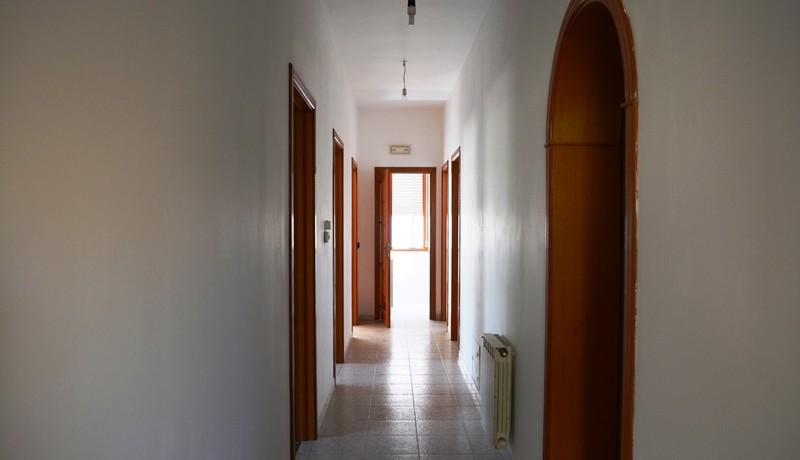 Appartamento-a-Noto-con-giardino-privato-corridoio
