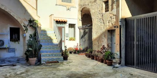 Sulla via Rocco Pirri a Noto