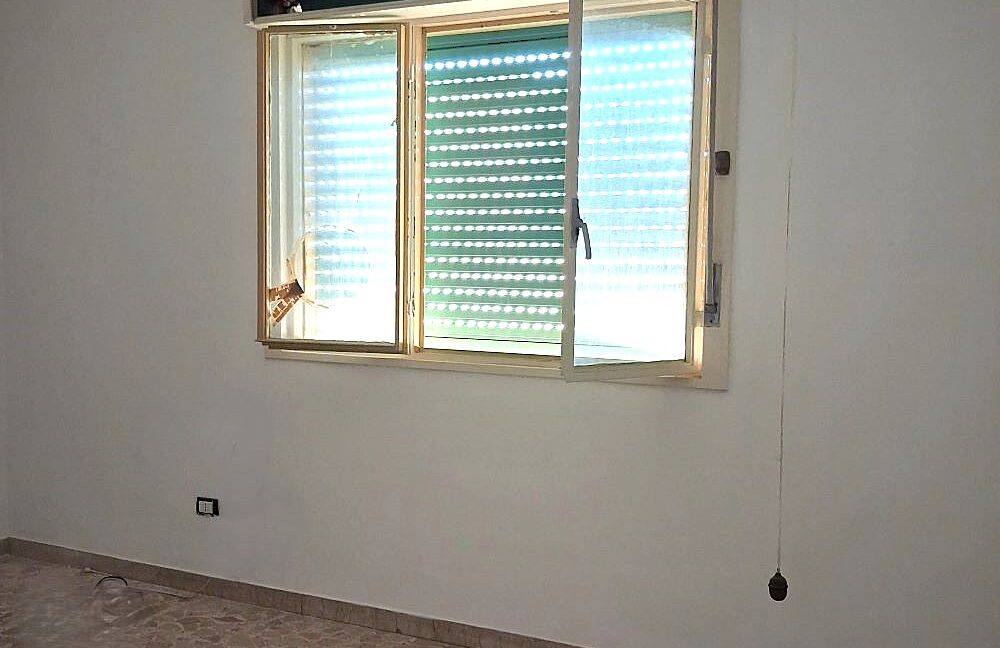 208